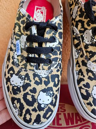  Vans Old Skook Hello Kitty Print