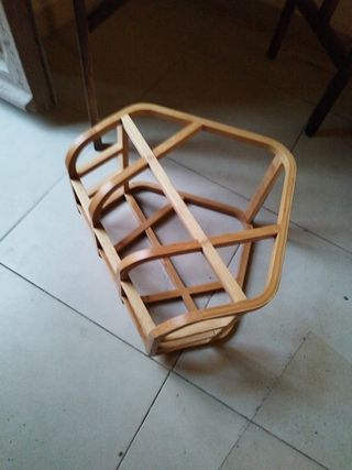 Revistero,  Porta-mantas o macetero.