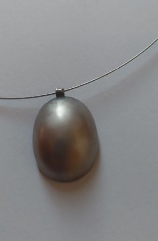 Collar con plata colgante.