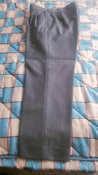 Traje gris/Chaqueta-pantalón.Regalo corbata amaril