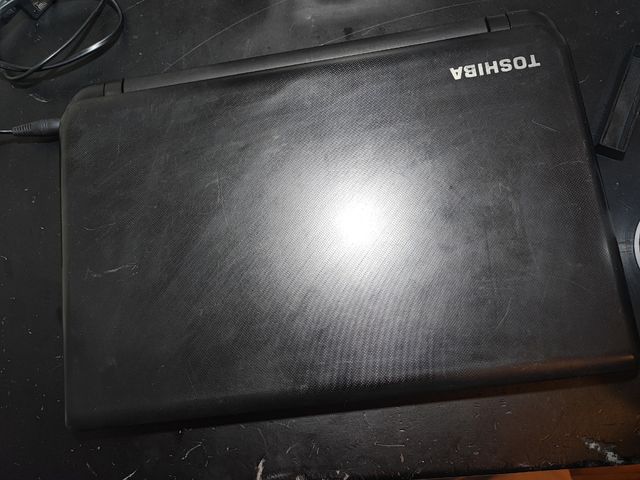 Portátil Toshiba Satellite - 465GB 4GB RAM AMD