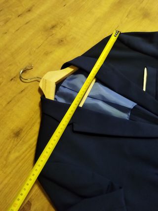 Traje azul juvenil. Corte moderno.