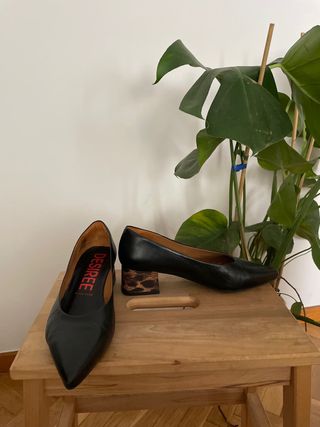 Zapatos DESIREE negros, tacón leopardo