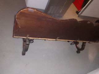 Banco antiguo de madera tallada