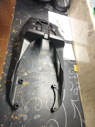 Maleta y soporte Yamaha MT-10