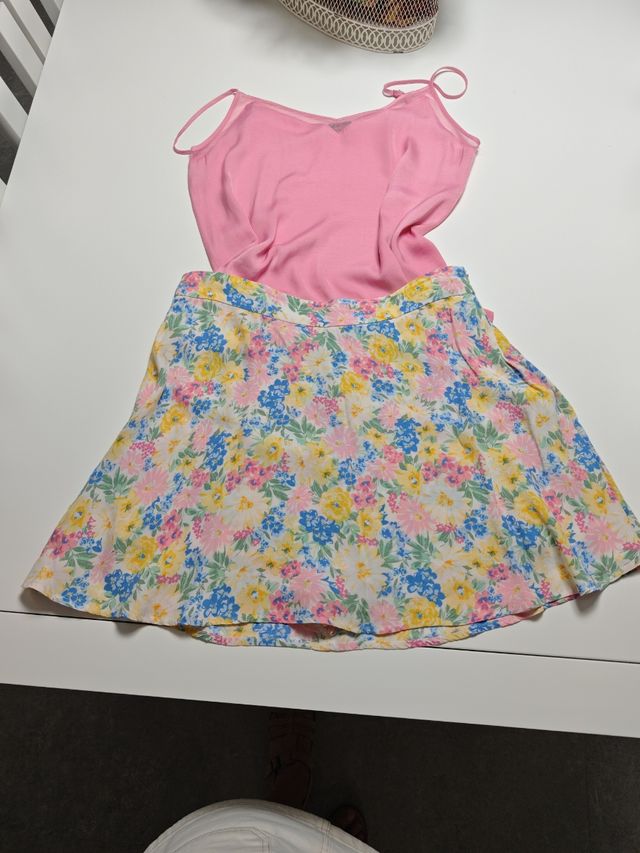 Falda con blusa todo como nuevo