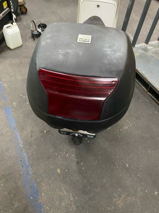 Baúl Givi moto