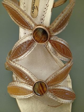 Sandalias doradas