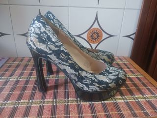 Scarpe con pizzo beige e nero