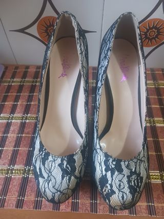 Scarpe con pizzo beige e nero