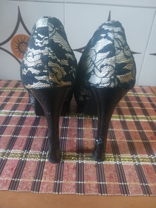 Scarpe con pizzo beige e nero
