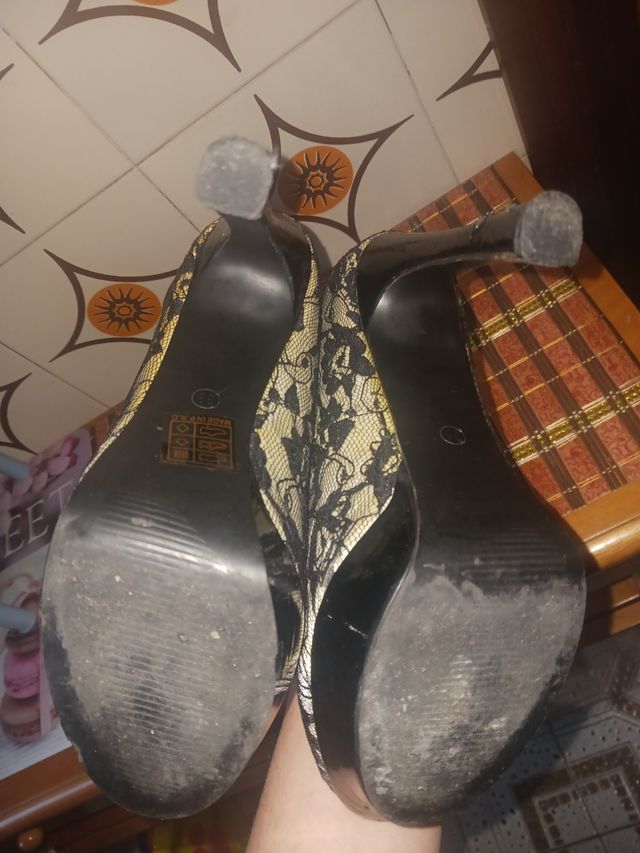 Scarpe con pizzo beige e nero