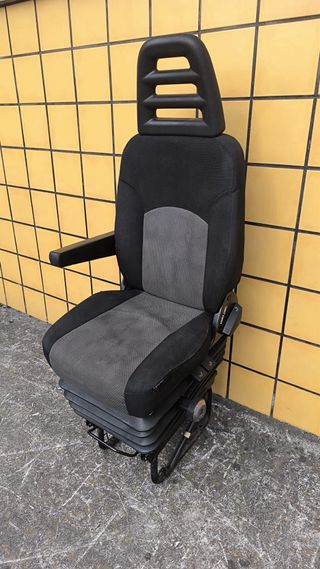 Asiento izq Con apoyabrazos y base Iveco Dayli