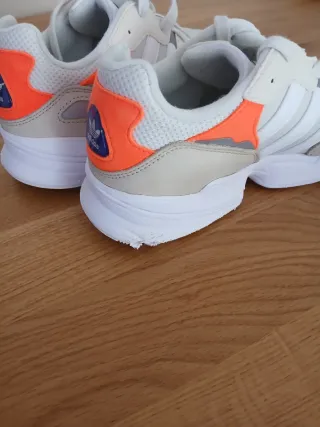 Adidas zapatillas deportivas - blancas y naranjas