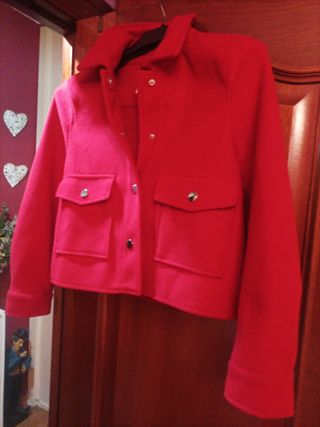 Cazadora roja entretiempo sin uso 