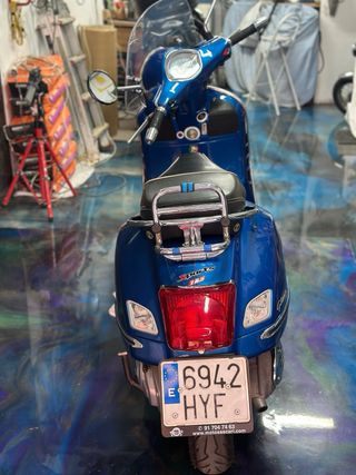 Vespa GTS Sport Azul