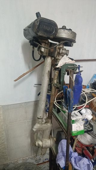 Motor fueraborda Seagull antiguo