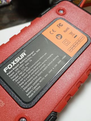 Cargador baterías Foxsur 12V de 2A100Amp.A ESTRENA