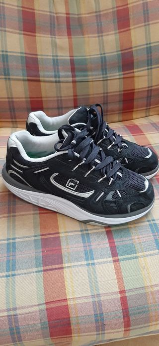 Zapatillas FILA negras y grises