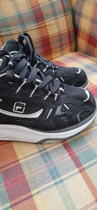Zapatillas FILA negras y grises