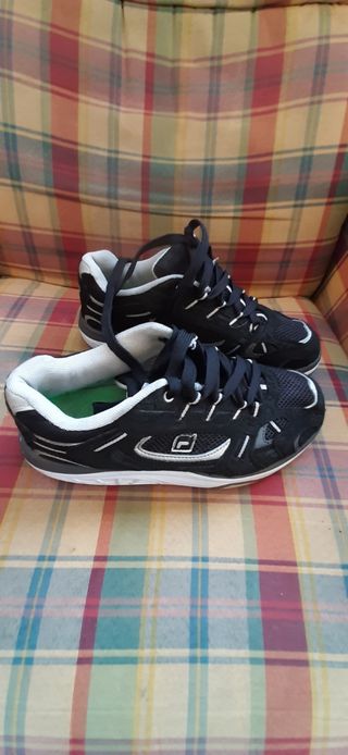 Zapatillas FILA negras y grises