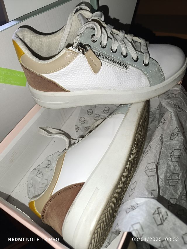 Botines negros & zapatos marrones