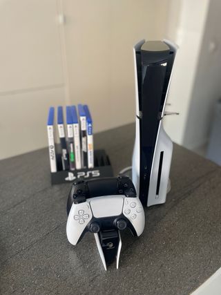 PS5 Slim Blanca - Con lector + 2 mandos + Juegos