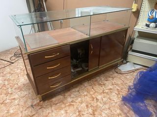 Mostrador madera y cristal