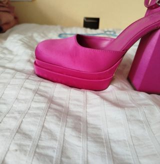 Zapatos tacón fucsia Mango