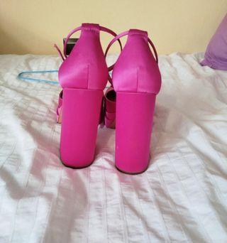 Zapatos tacón fucsia Mango