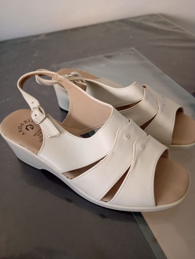 Sandalias ADABI blancas mujer