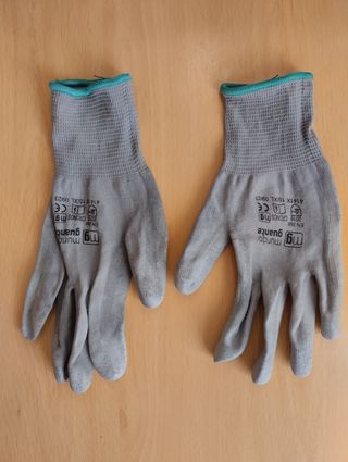 Guantes de poda en verde