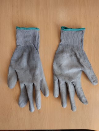 Guantes de poda en verde