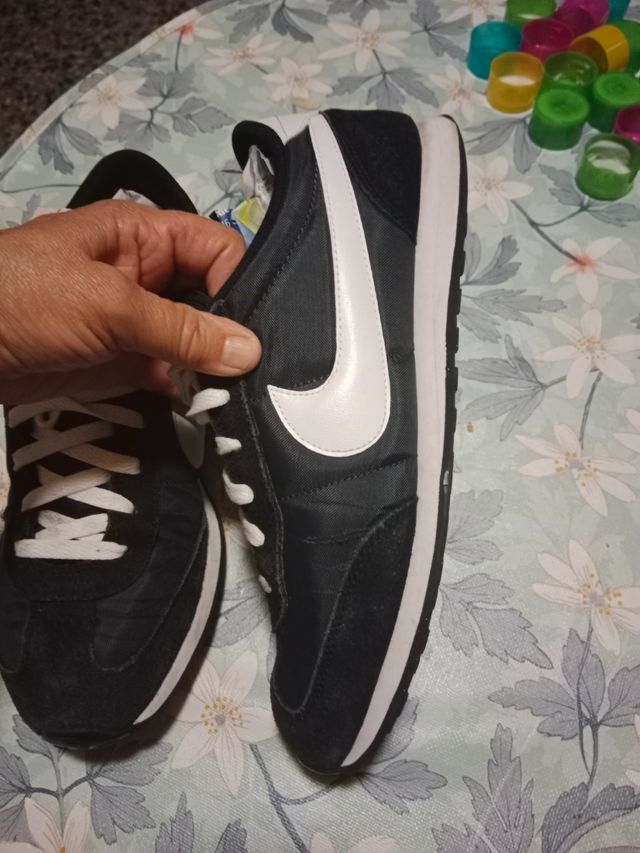 Zapatillas Nike negras y blancas talla 44