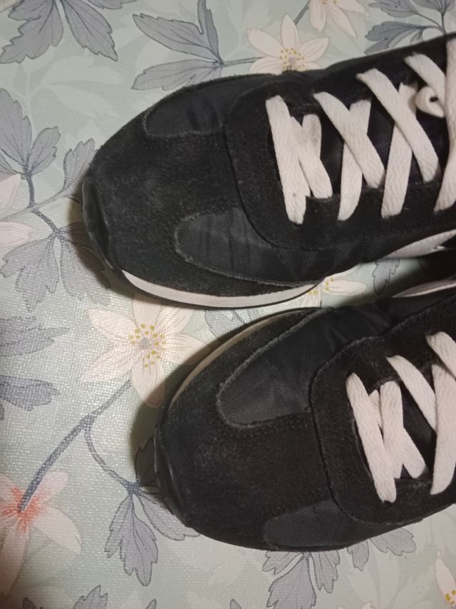 Zapatillas Nike negras y blancas talla 44