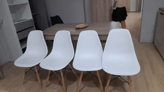 SUPER OFERTA MESA Y CUATRO SILLAS