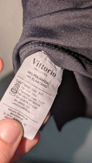 Camiseta negra Vittorio Uniformes “Hello Beauty”