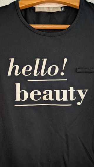 Camiseta negra Vittorio Uniformes “Hello Beauty”
