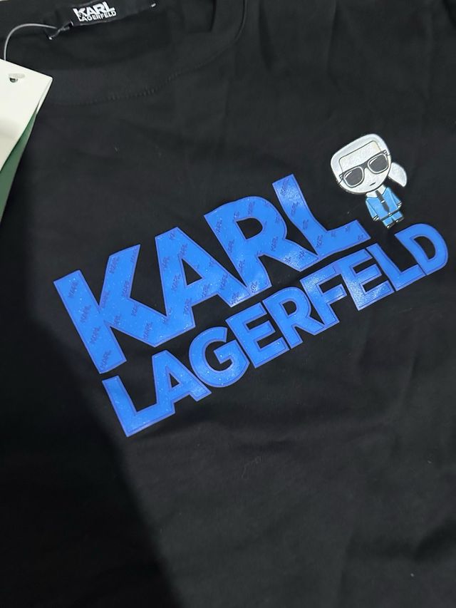 Conjunto Karl Lagerfeld: camiseta y bañador