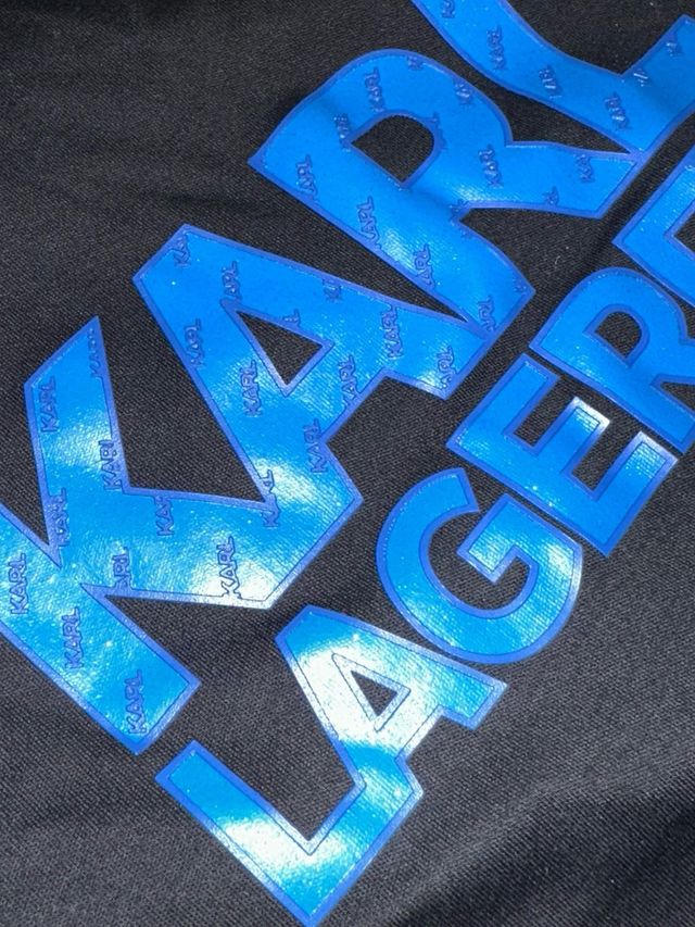 Conjunto Karl Lagerfeld: camiseta y bañador