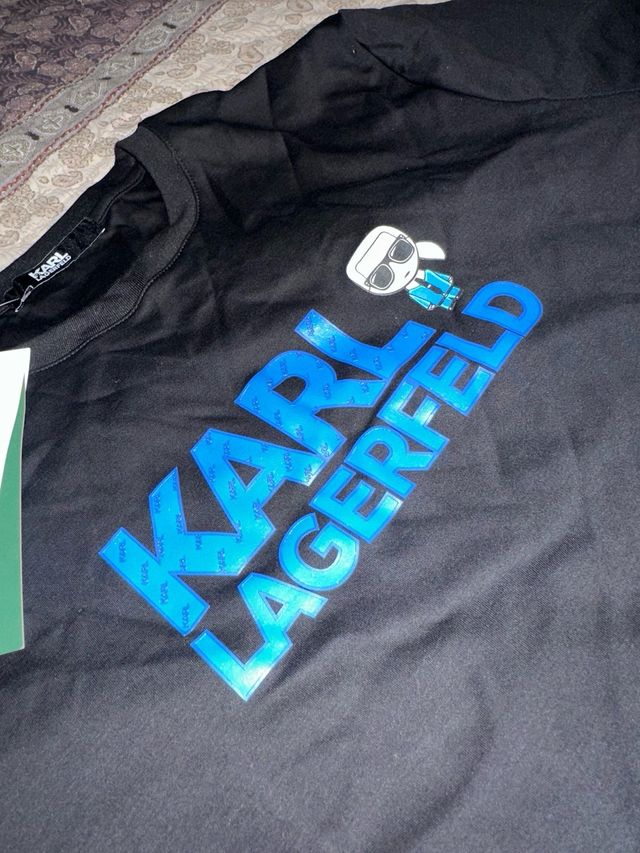 Conjunto Karl Lagerfeld: camiseta y bañador