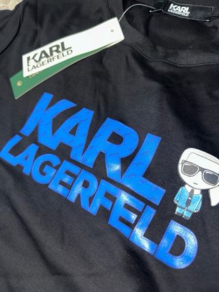 Conjunto Karl Lagerfeld: camiseta y bañador