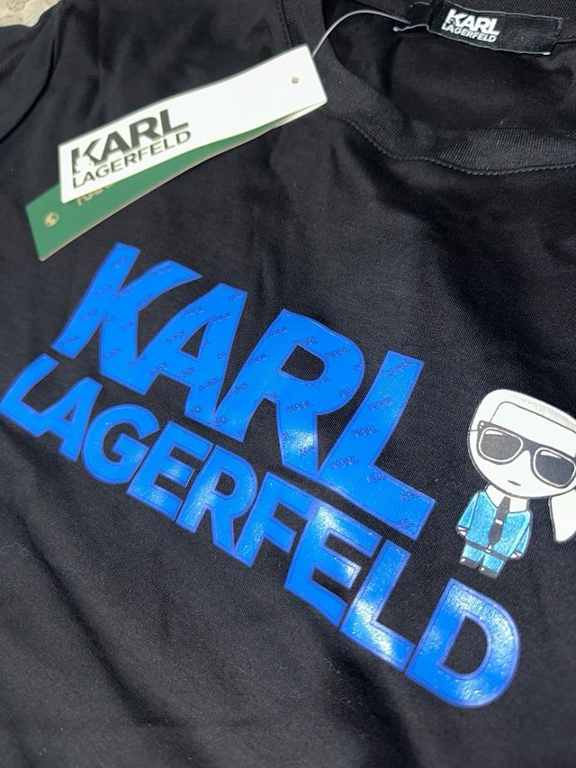 Conjunto Karl Lagerfeld: camiseta y bañador