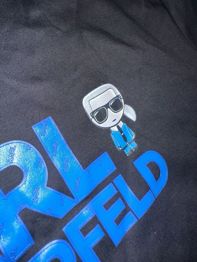 Conjunto Karl Lagerfeld: camiseta y bañador