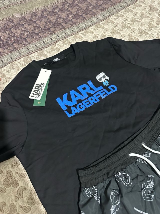 Conjunto Karl Lagerfeld: camiseta y bañador