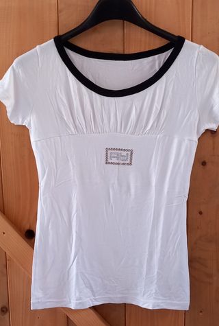 T-shirt bianca con dettagli neri