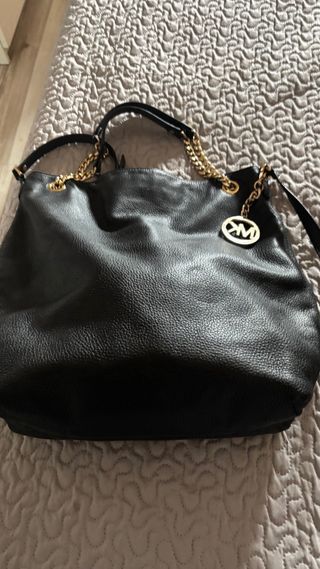 Bolso Michael Kors negro cadena dorada