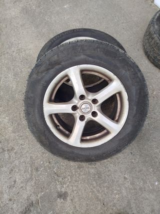 Se venden 2 rudas con llanta 