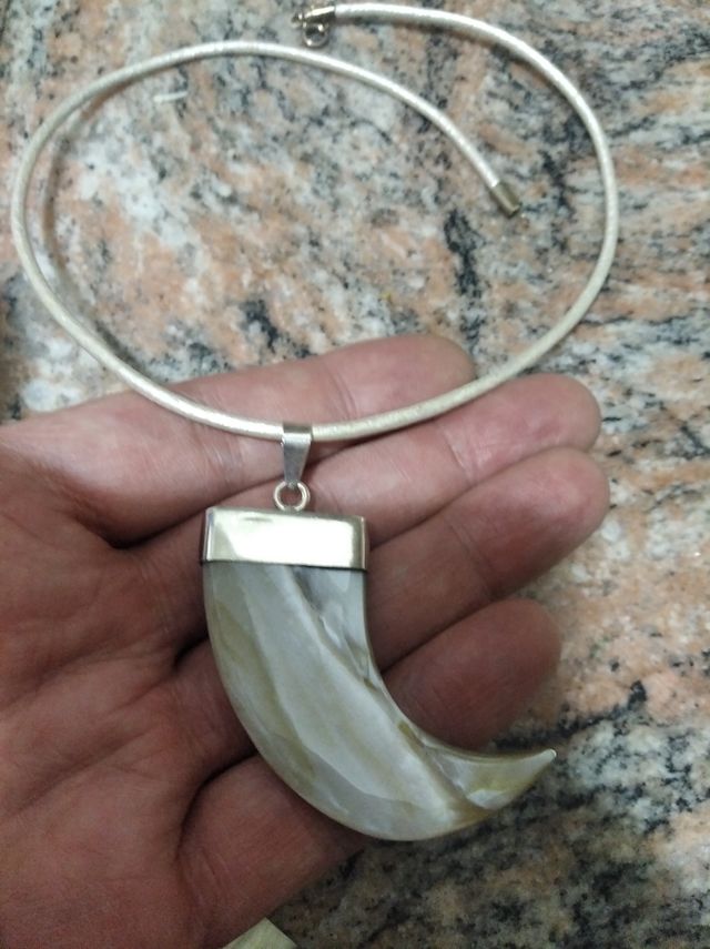 Colgante Colmillo Nacar y Plata de ley
Con cordon