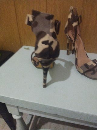 Sandalias tacón camuflaje